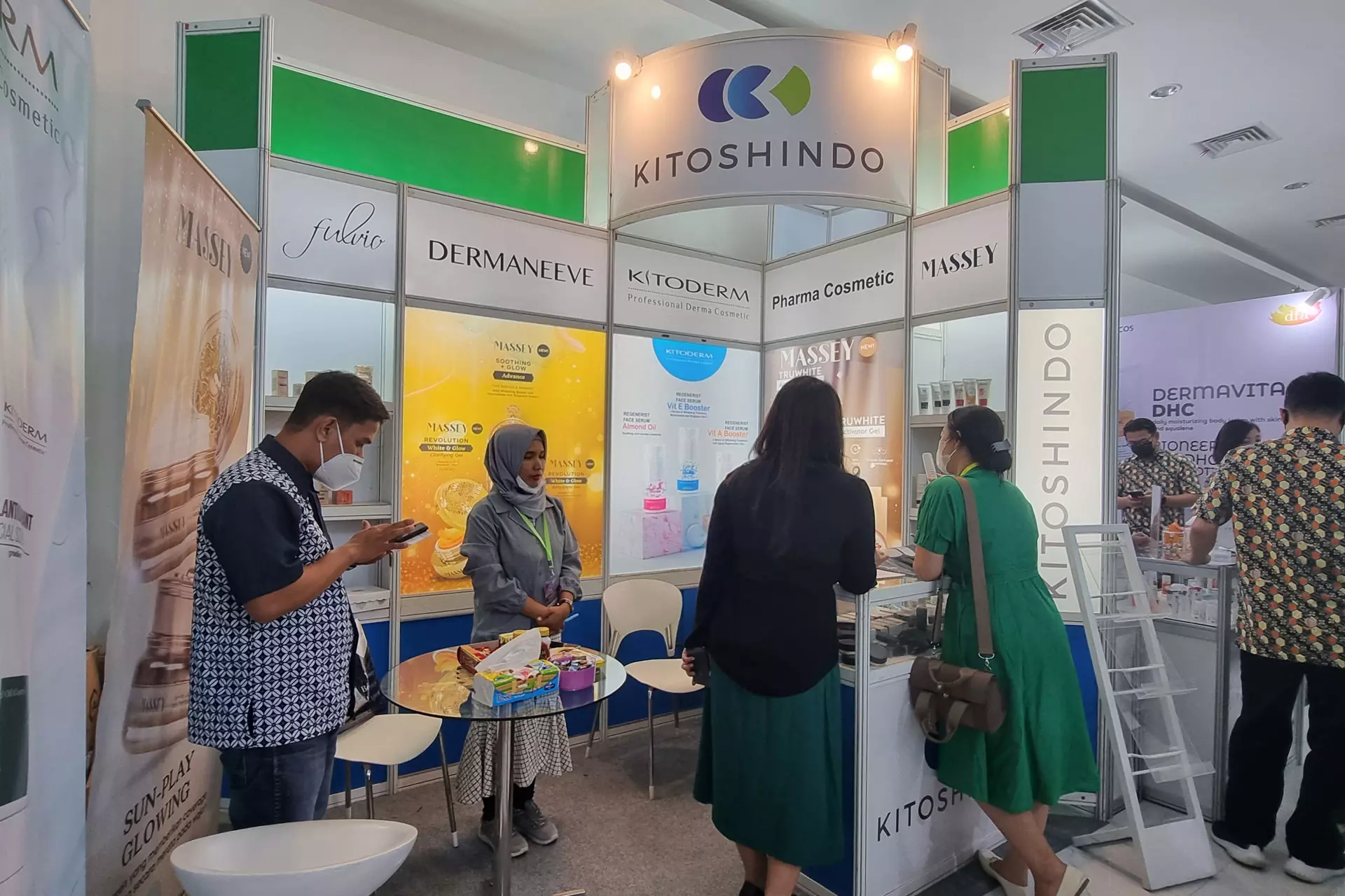 Booth R8 Spesial
